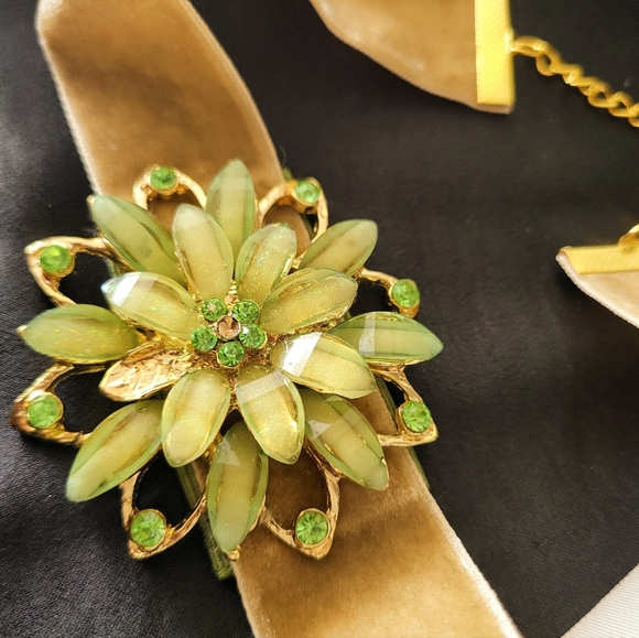 Upcycled Vintage Floral Rhinestone Velvet Choker Necklace - Picture 3 of 7